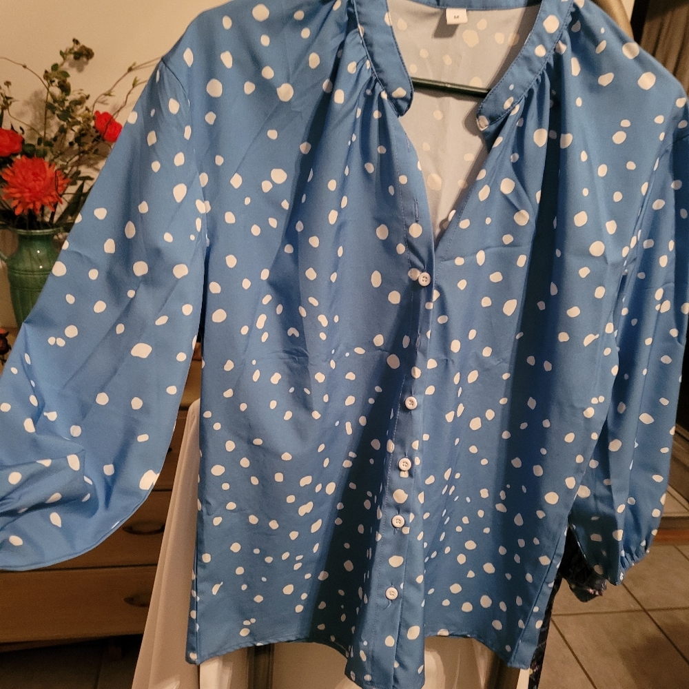 NWOT Bue silky blouse with white polka dots and 3/4 sleeve with elastic band